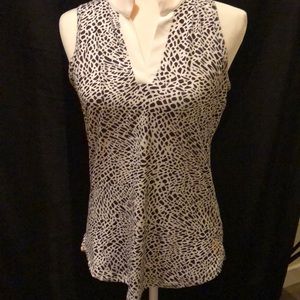 Women’s sleeveless golf shirt